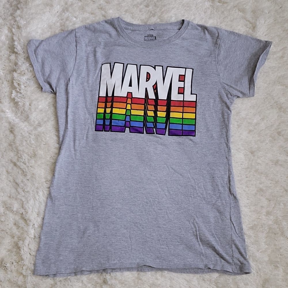 MARVEL JUNIOR'S RAINBOW LOGO CAP SLEEVE T-SHIRT, SIZE LARGE